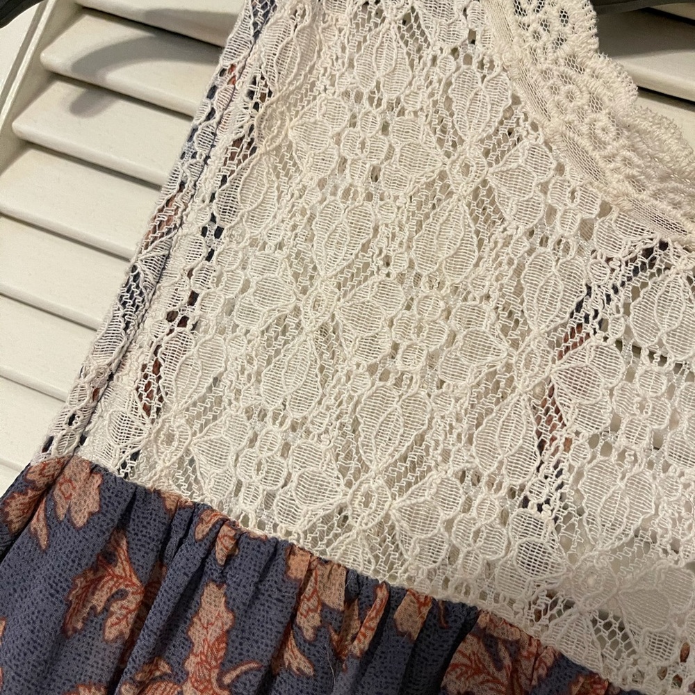 Spring dress - Picture 3 of 5